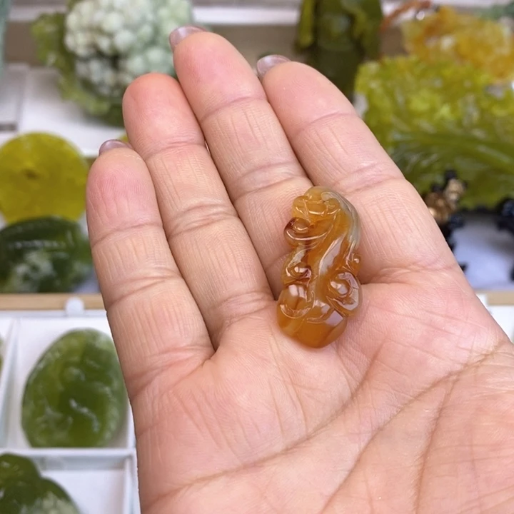 蛇纹石玉颈饰未镶嵌精***