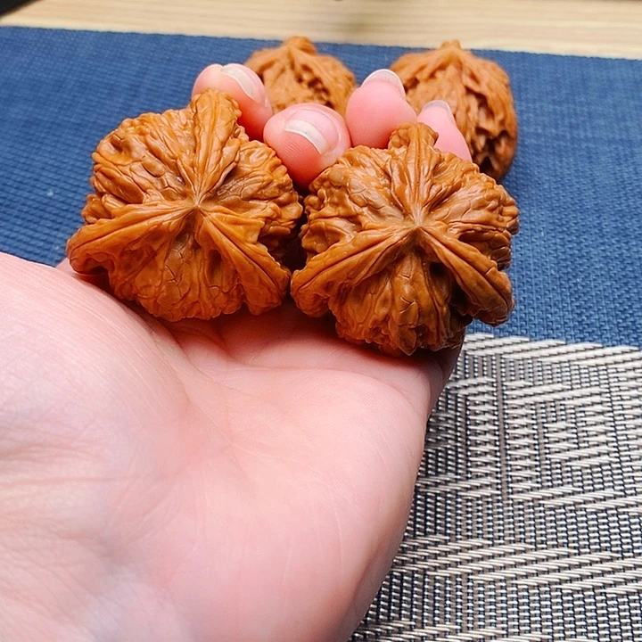 用***7文玩核桃吊坠三棱