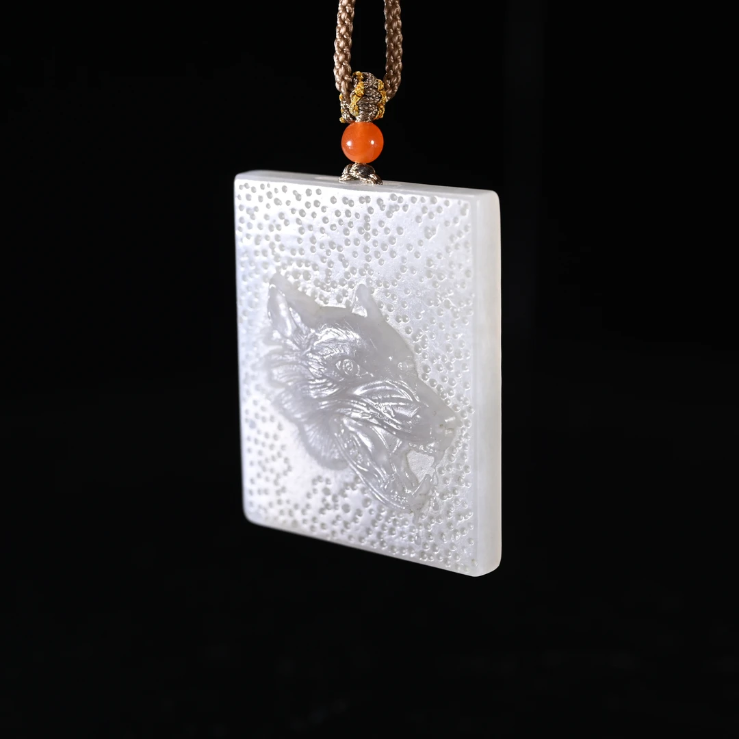 Lot8820 和田玉狼首挂坠/保利