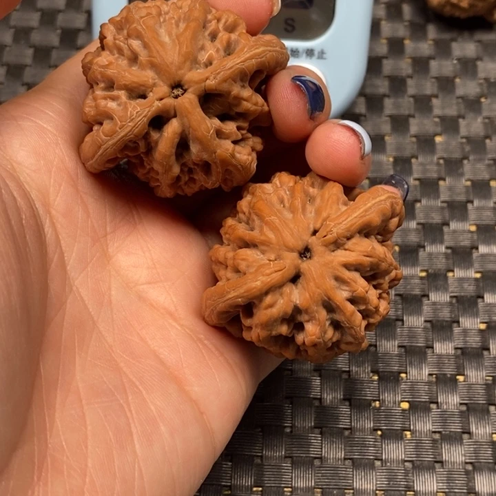文玩核桃吊坠金公子