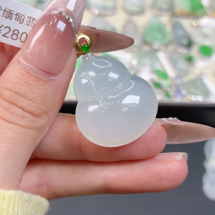 颈饰18K金镶嵌翡翠