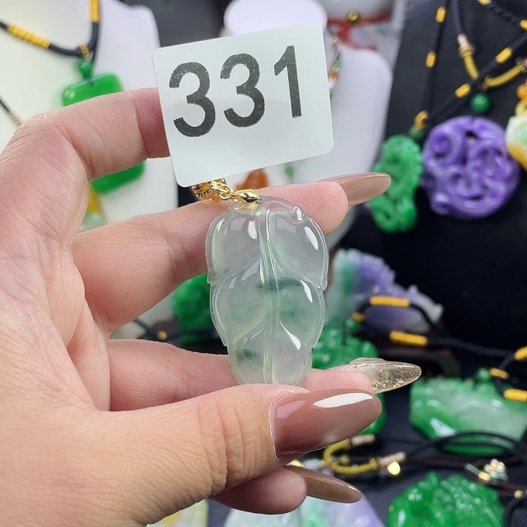 翡翠未镶嵌吊坠(赠链)