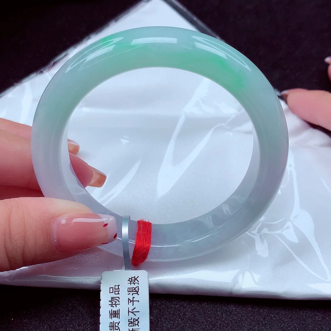 翡翠手镯未镶嵌天然缅甸