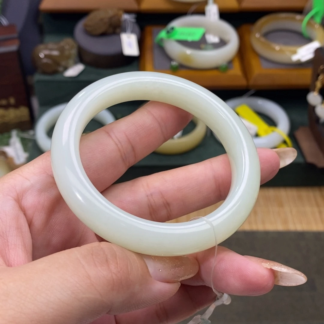 和田玉手镯未镶嵌福利