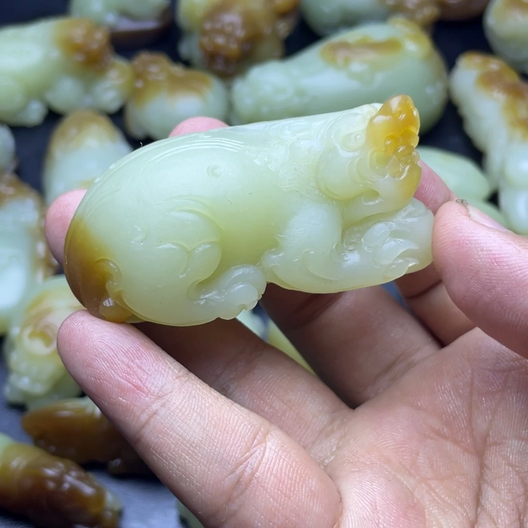 名***了和田玉（糖玉）未镶嵌颈饰