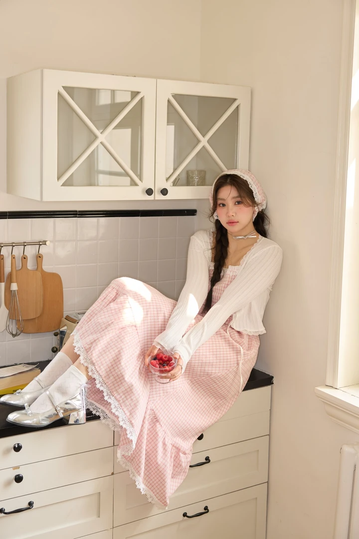 张大人【粉雾花海】大码女装微胖妹妹粉白格纹温柔吊带裙开衫套装