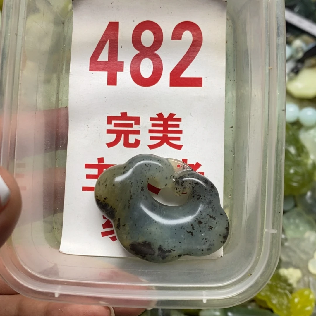 蛇纹石玉挂坠未镶嵌