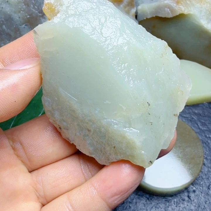 和田玉（糖玉）未镶嵌珠宝奇石