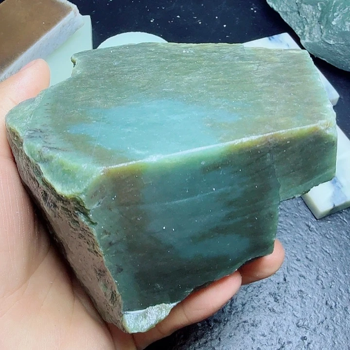 和田玉（糖玉）未镶嵌珠宝奇石