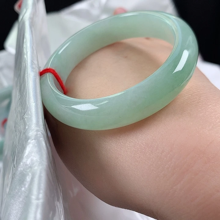 翡翠未镶嵌手镯（贵妃镯）56小顺纹