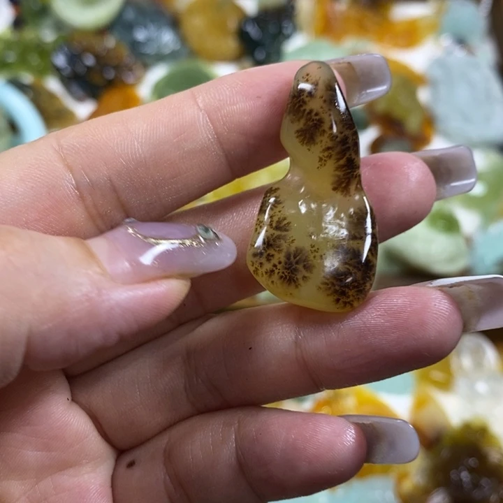蛇纹石玉未镶嵌吊坠