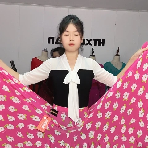 S。