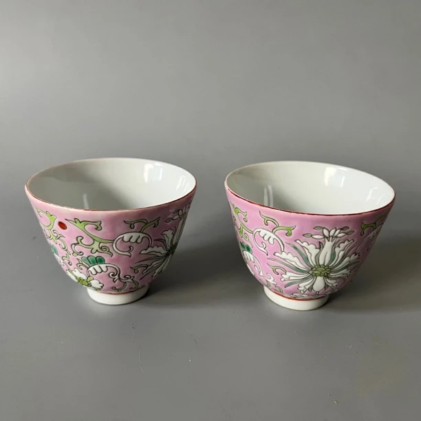 120 清 粉彩宝相花主人杯一对