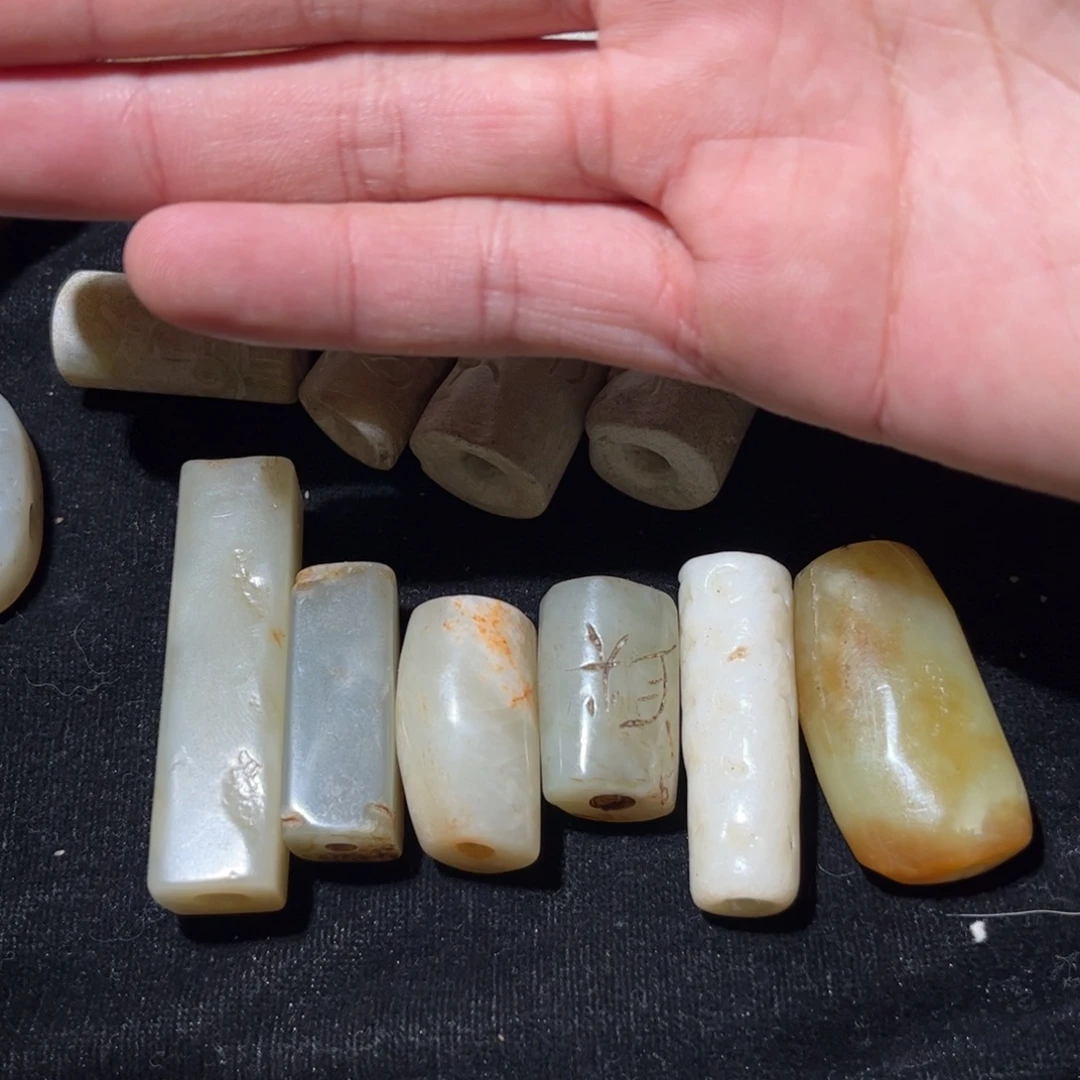 万***维和田玉未镶嵌挂件