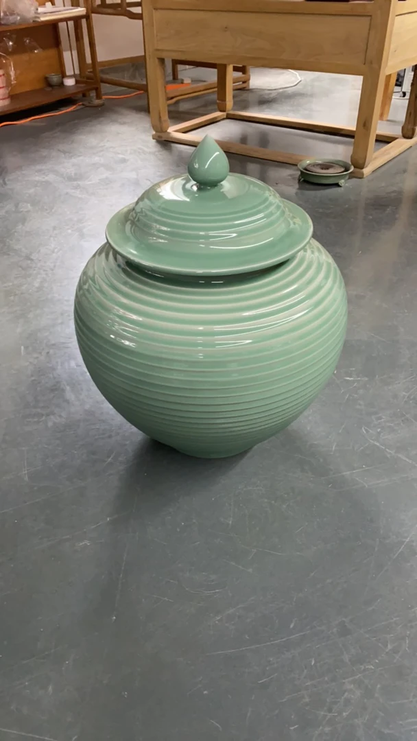 龙泉青瓷华凌潇手工制作