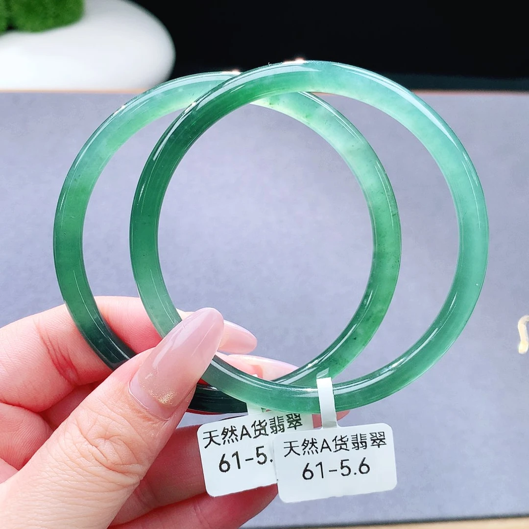 未镶嵌手镯（圆镯）翡翠