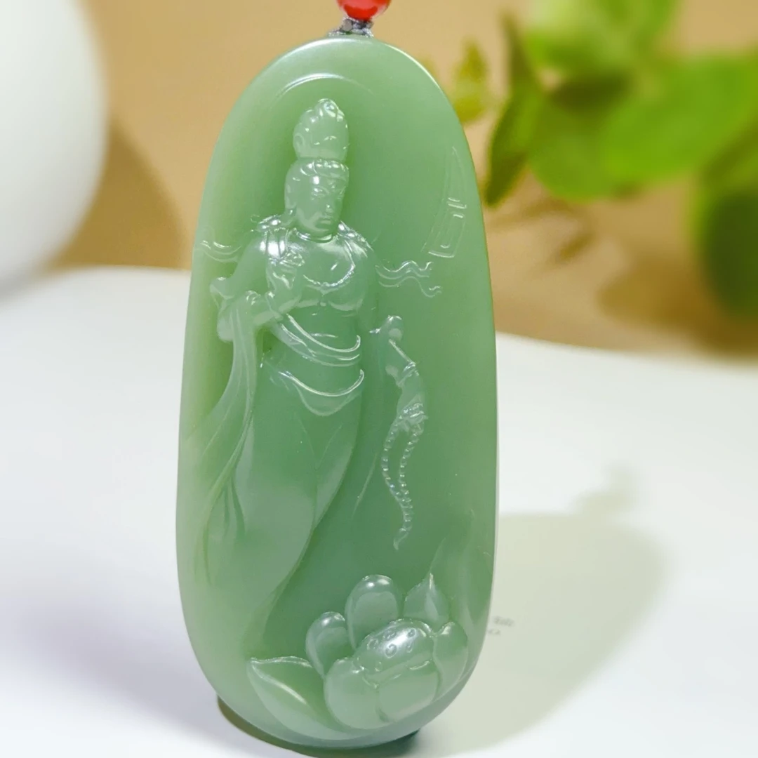 和田玉​粉绿观音吊坠