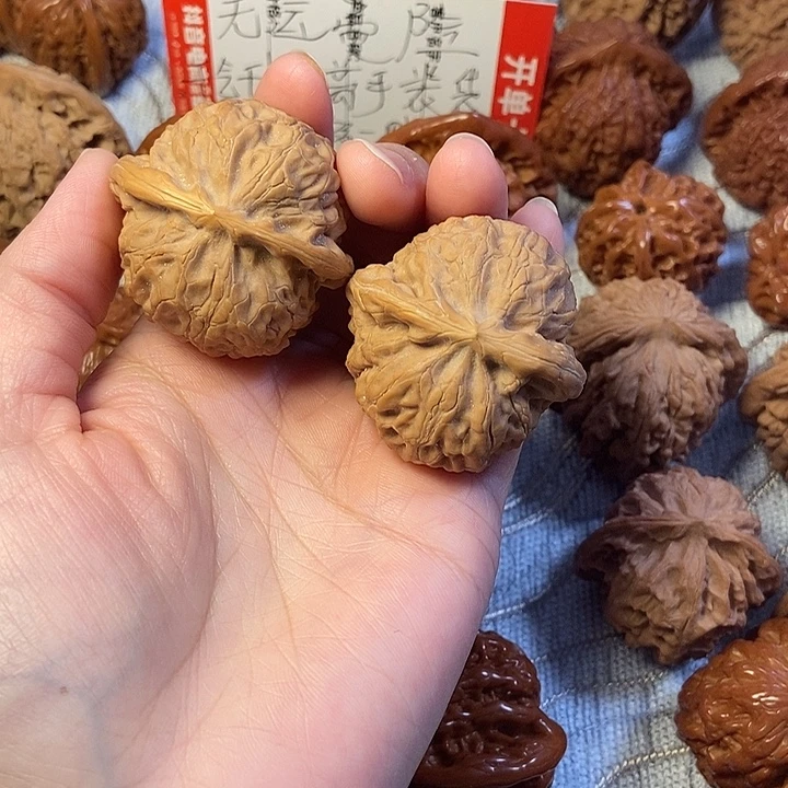 文玩核桃吊坠41宫灯