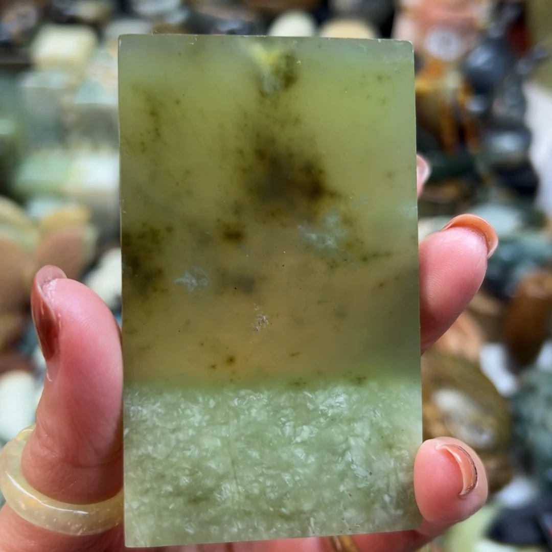 岫玉未镶嵌颈饰岫玉青提大牌子有点薄厚不一样