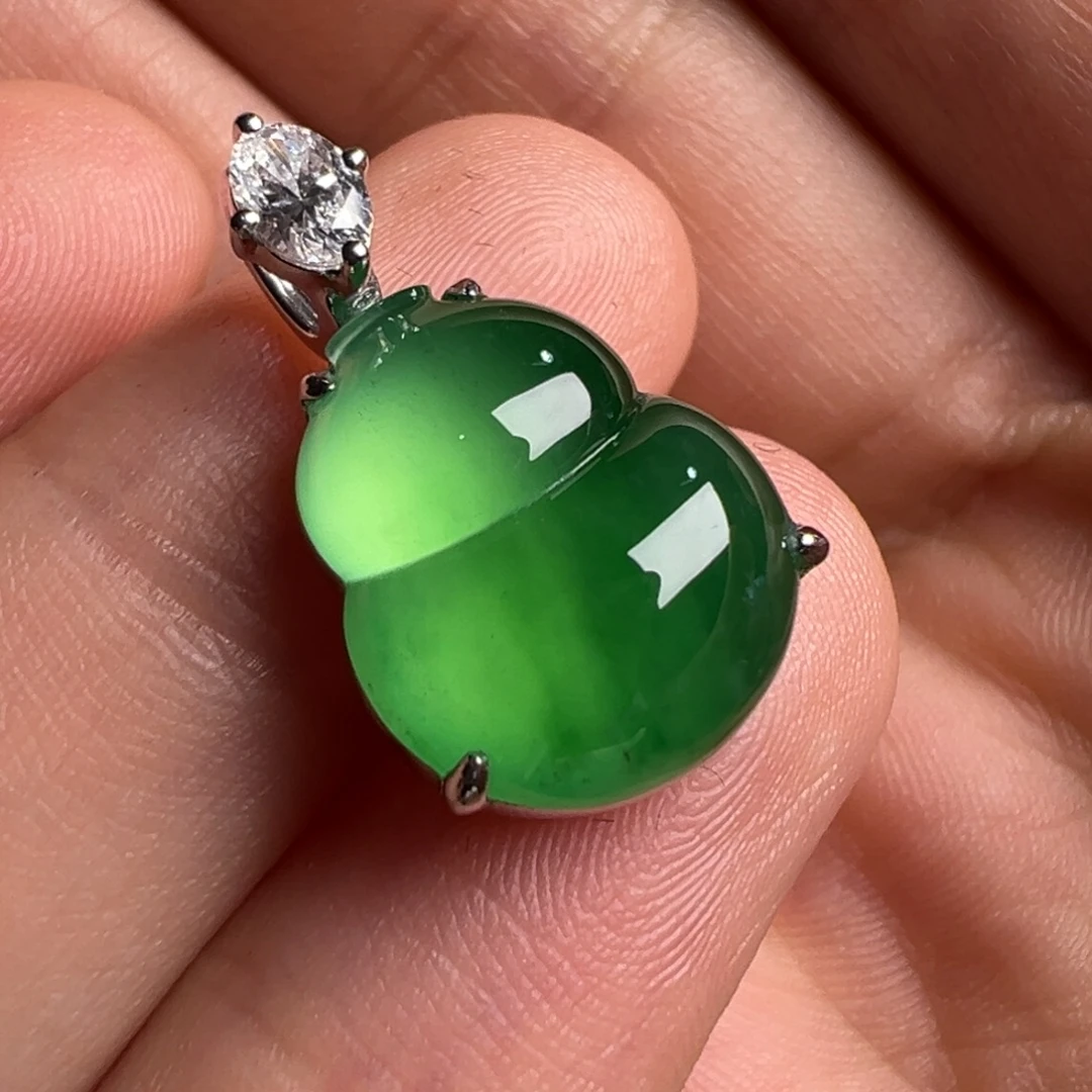 翡翠18K金镶嵌颈饰Y木那胖葫芦