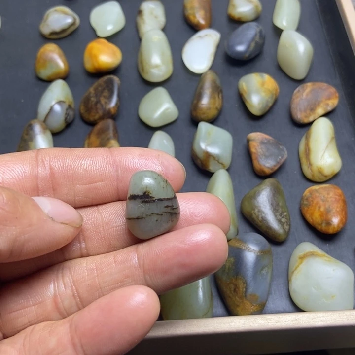 B***n和田玉（糖玉）未镶嵌珠宝奇石