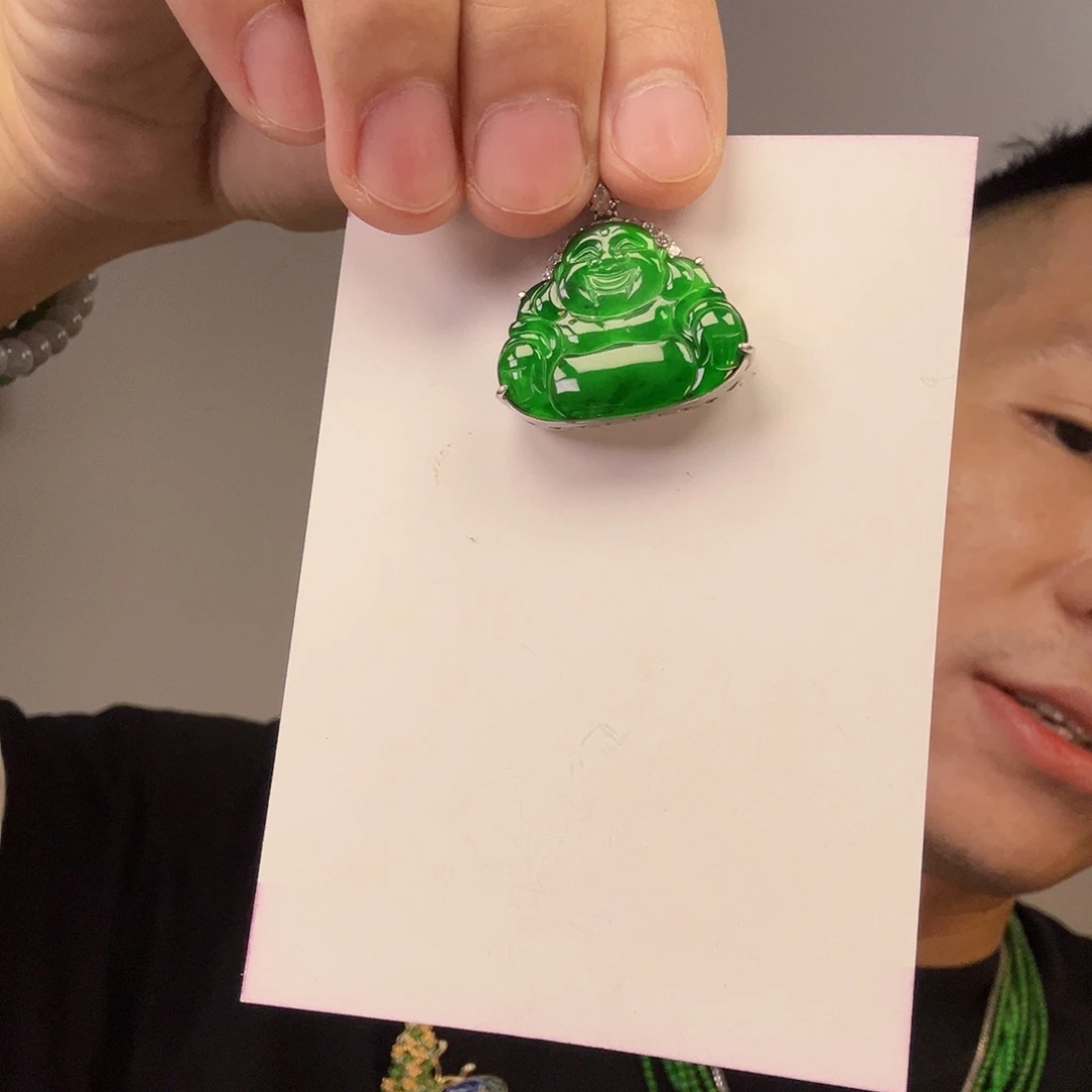 翡翠未镶嵌挂件一件