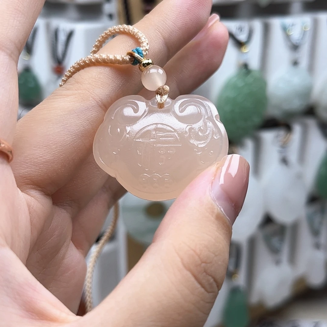 颈饰未镶嵌石英质玉