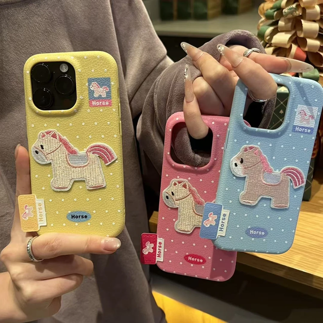 奥菲顿波点刺绣小马标签适用苹果17皮纹16手机壳华为vivo小米oppo