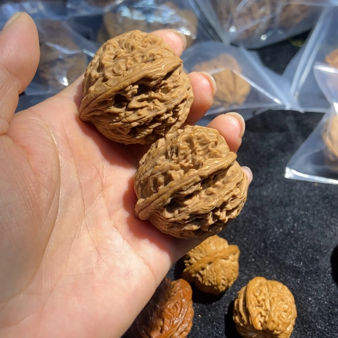 文玩核桃吊坠43老树虎头8080