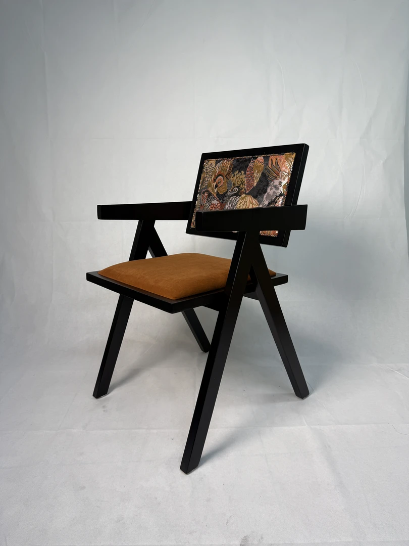 中古风实木刺绣扶手餐椅昌迪加尔椅靠背设计师款