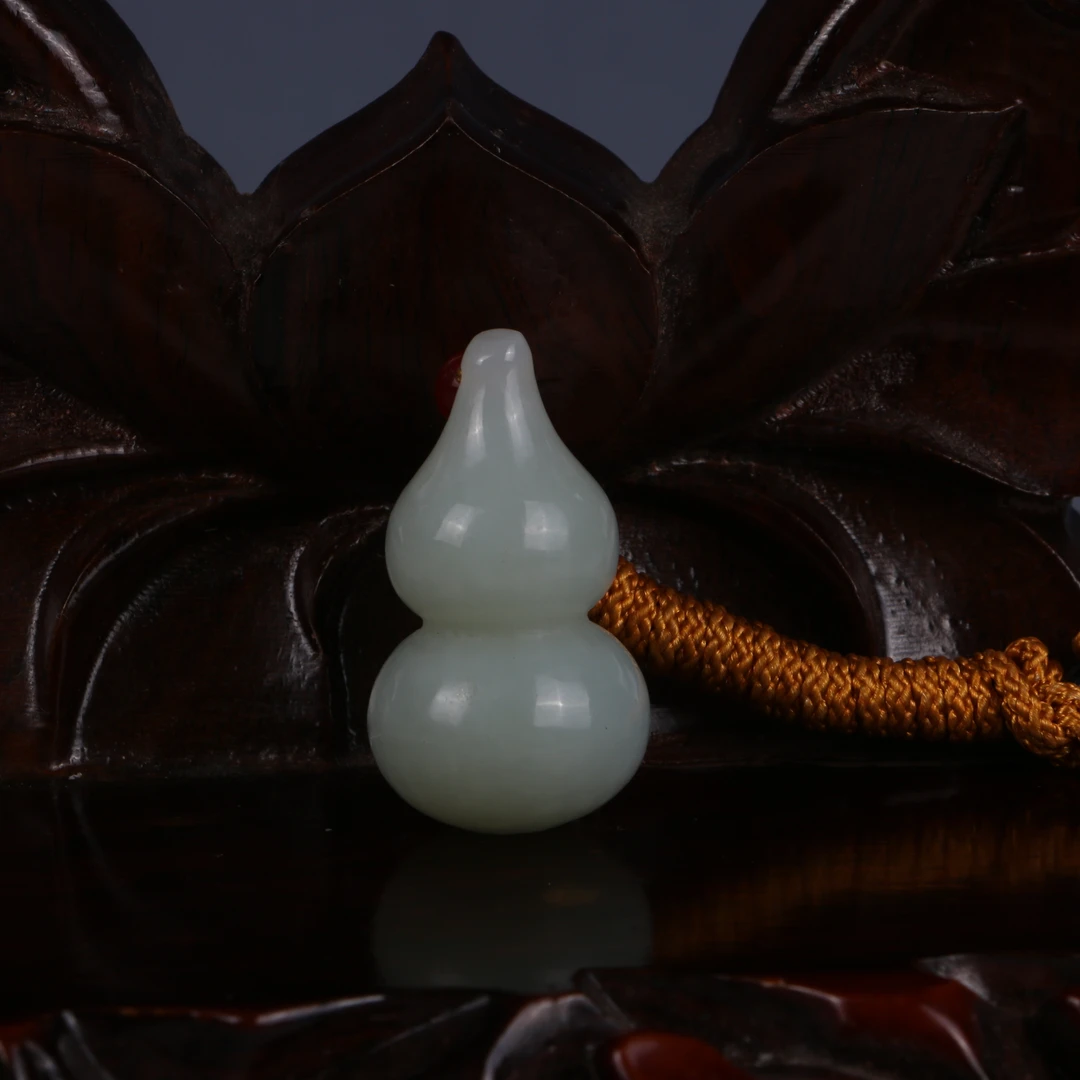 Lot02   民国  和田玉葫芦吊坠