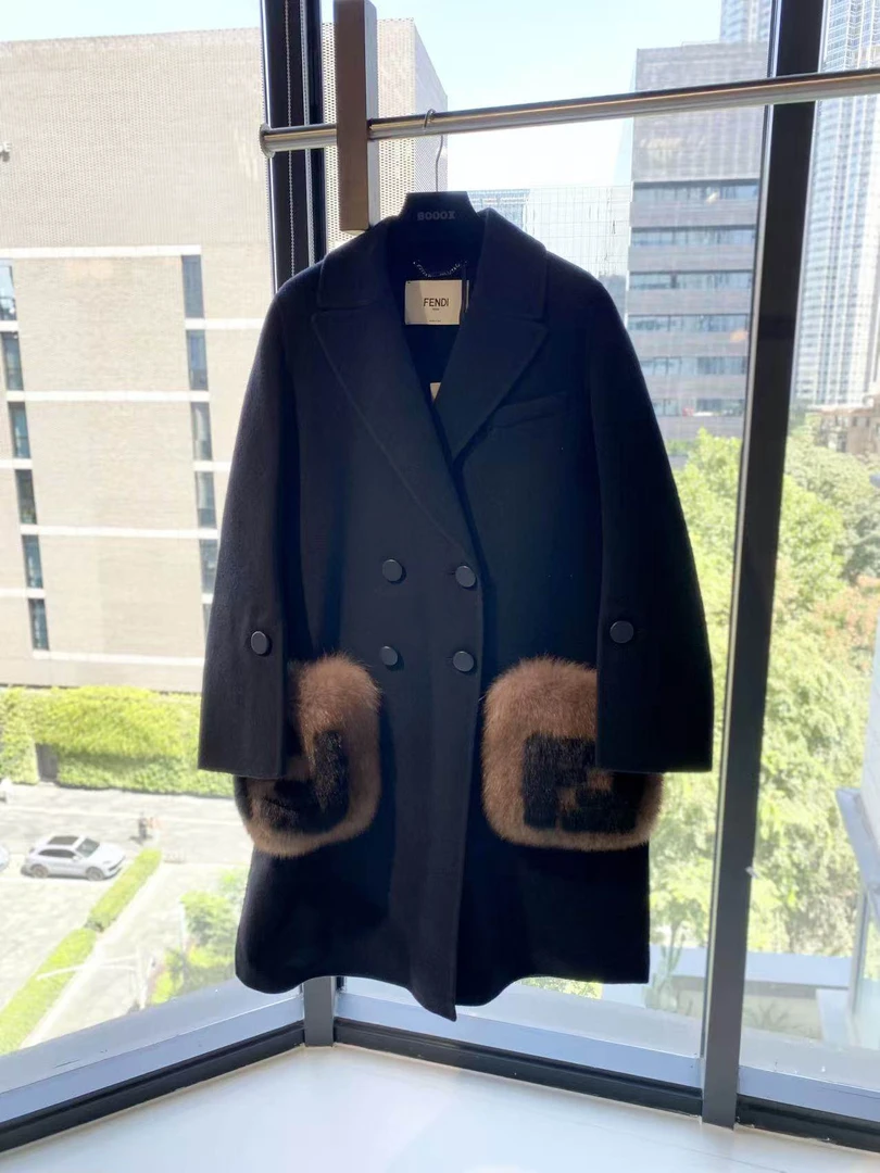 未使用 FENDI/芬迪  rc0067 羊毛 皮草口袋黑色大衣 38码 吊牌
