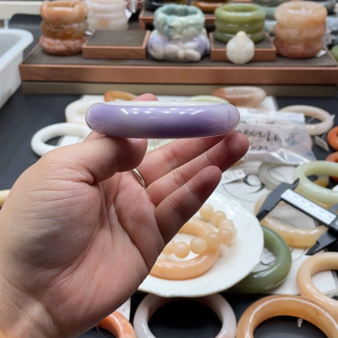 阿***笙石英质玉未镶嵌手镯
