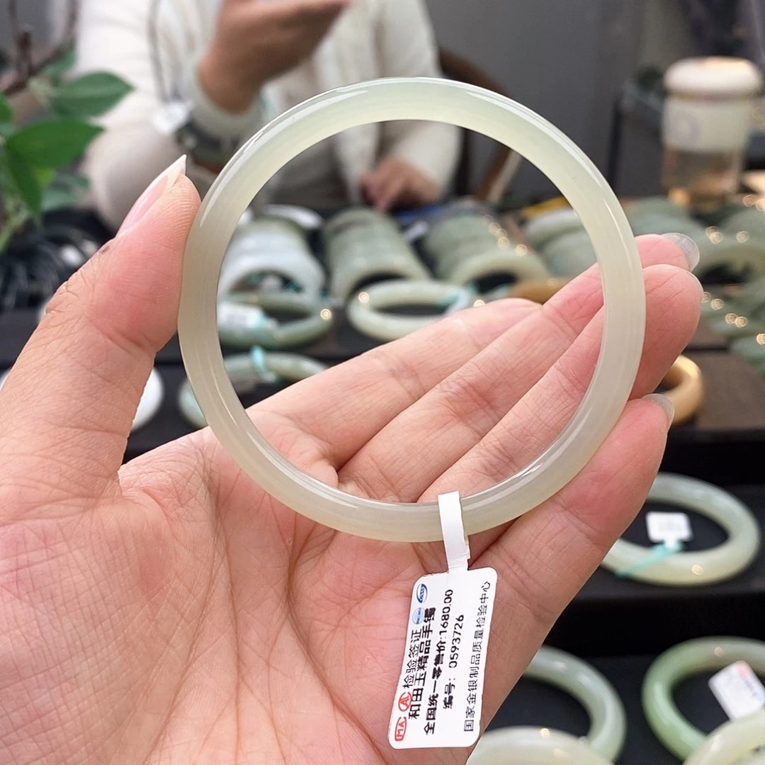 和田玉和田玉手镯56.57未镶嵌