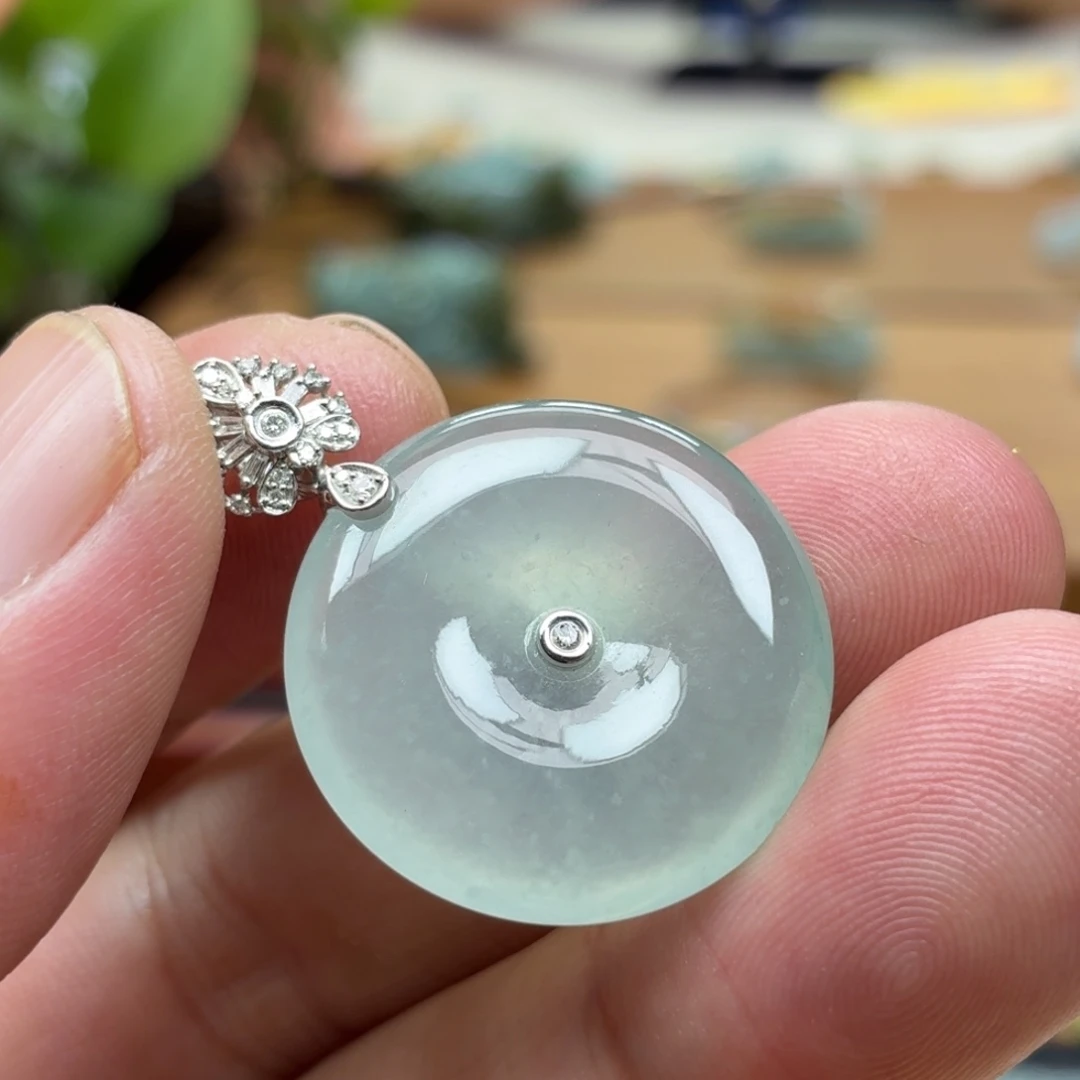 翡翠18K金镶嵌颈饰