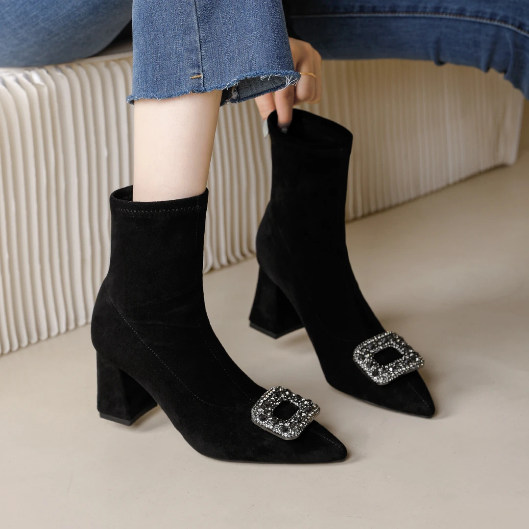 韩版粗跟网红弹力瘦瘦靴子女2025秋冬新款百搭水钻尖头气质短靴女