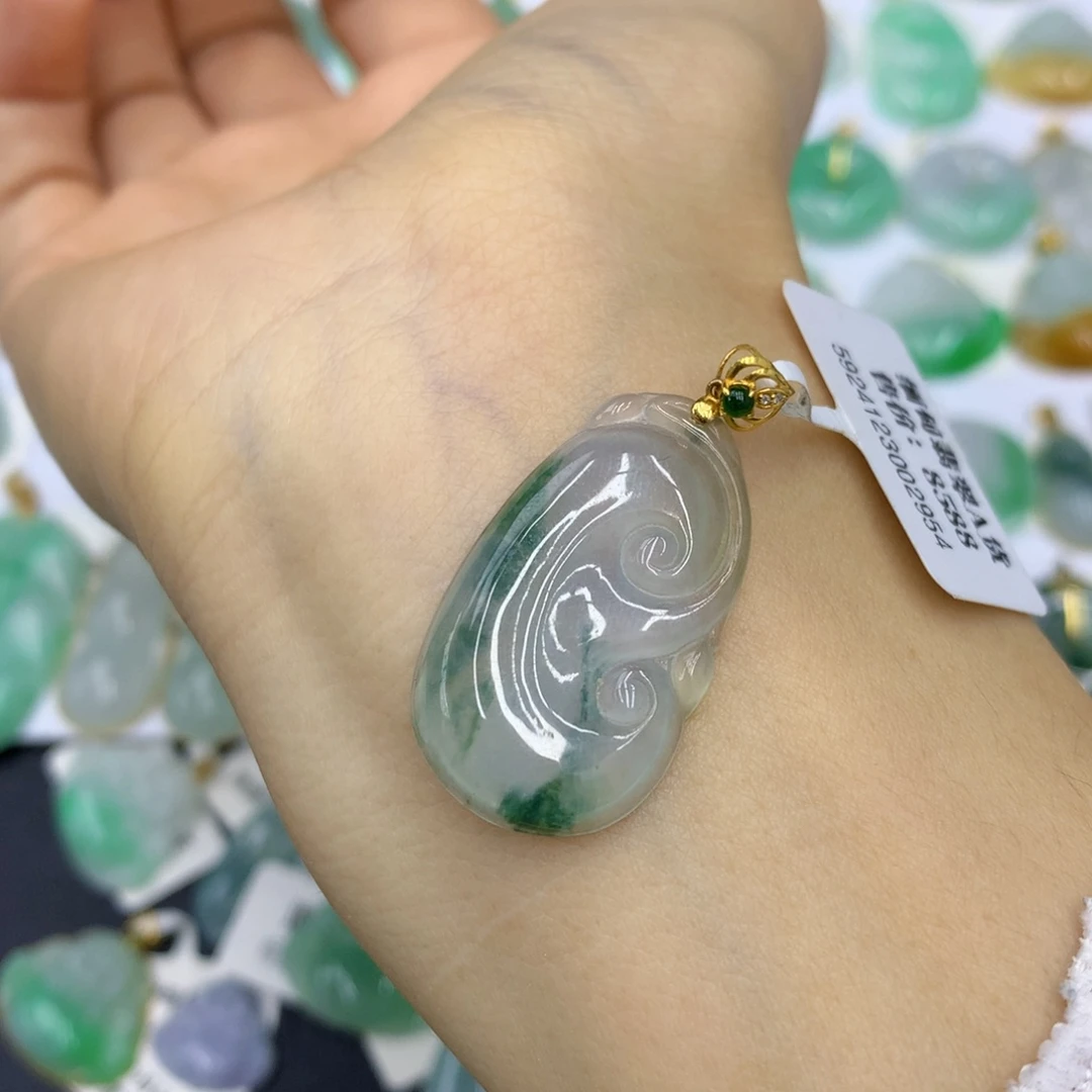 翡翠颈饰18K金镶嵌晴**里翡翠