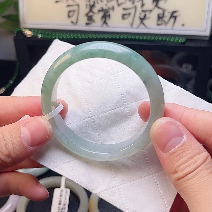 翡翠未镶嵌手镯手镯