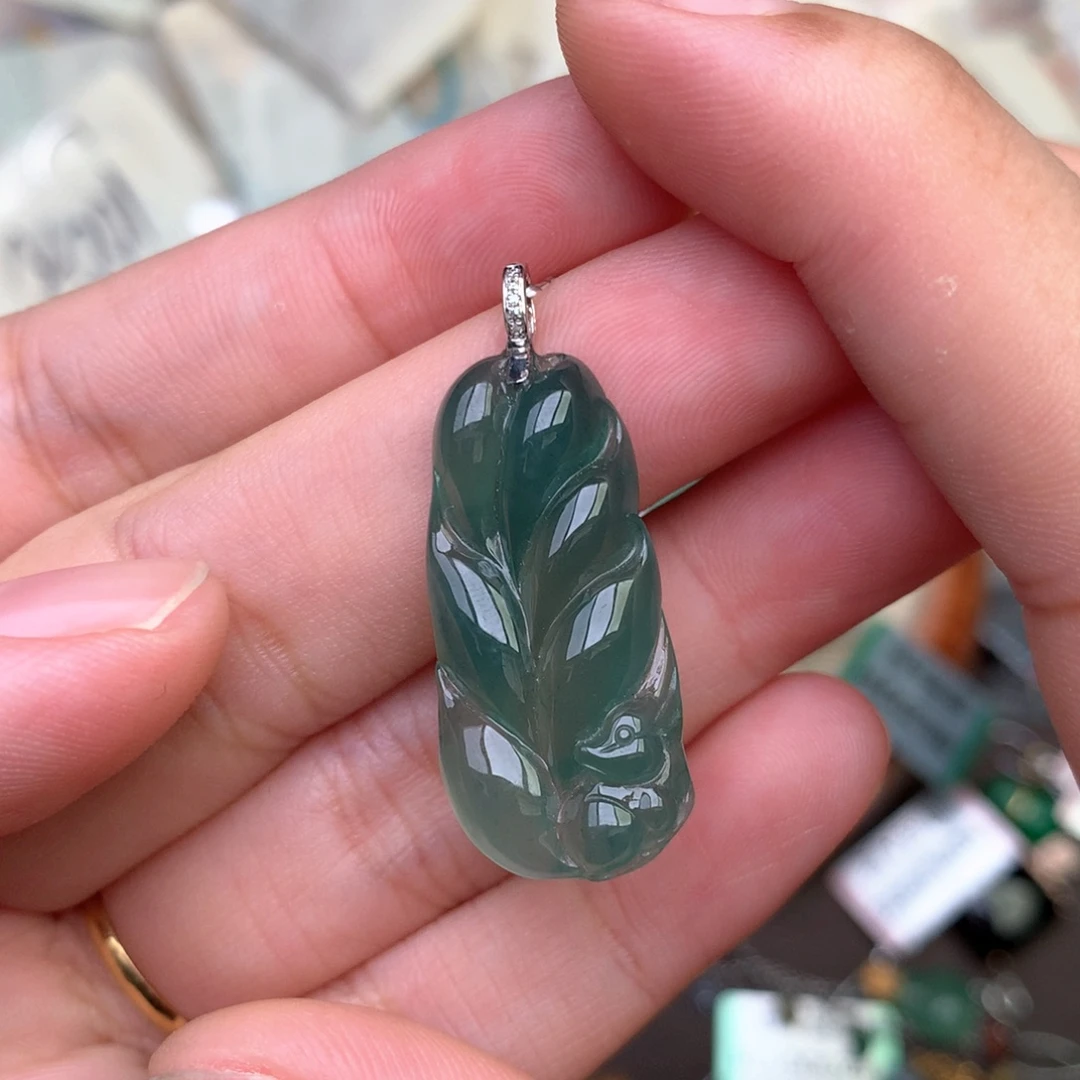 18K金镶嵌挂件翡翠一