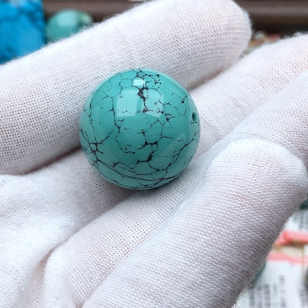 倚***风绿松石未镶嵌珠宝奇石