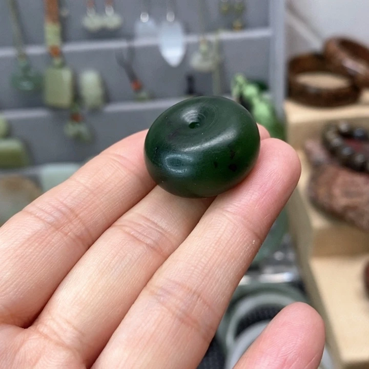 和田玉（碧玉）颈饰未镶嵌