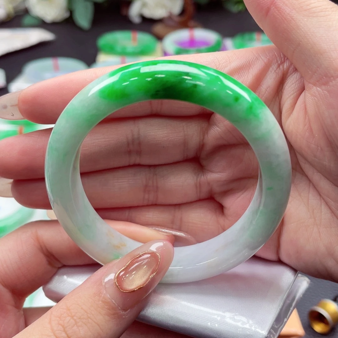 翡翠未镶嵌手镯翡翠