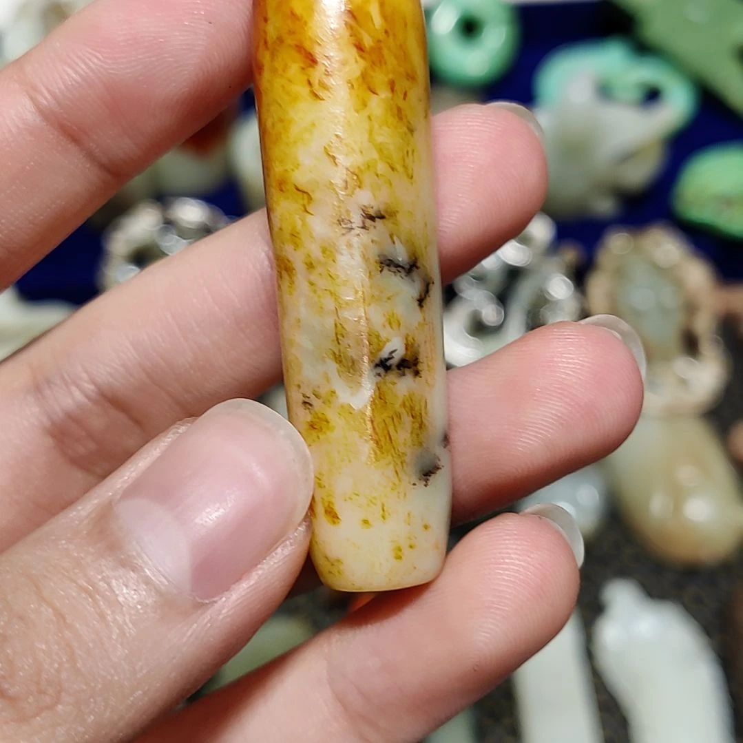 透闪石质玉未镶嵌颈饰