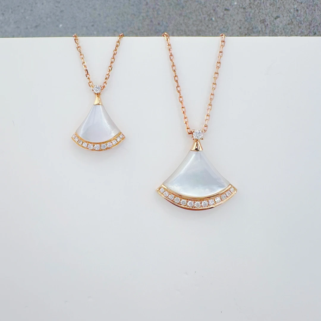 18K金 南非天然钻石贝母边钻裙子项链ins风扇子项链 多样性发其一