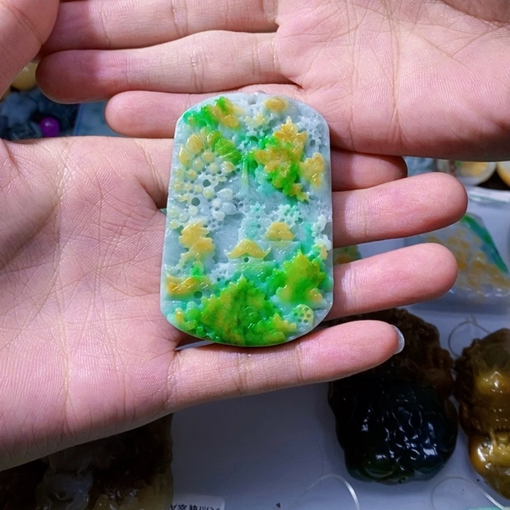 未镶嵌定制翡翠淡**生翡翠
