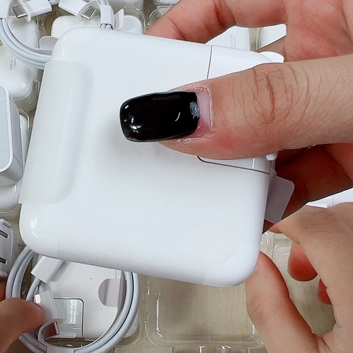 文***文99新35w竖版充电头