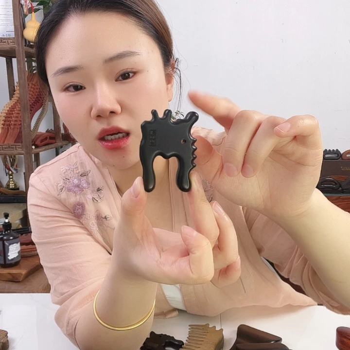 紫光檀龙首瑕疵鼻子