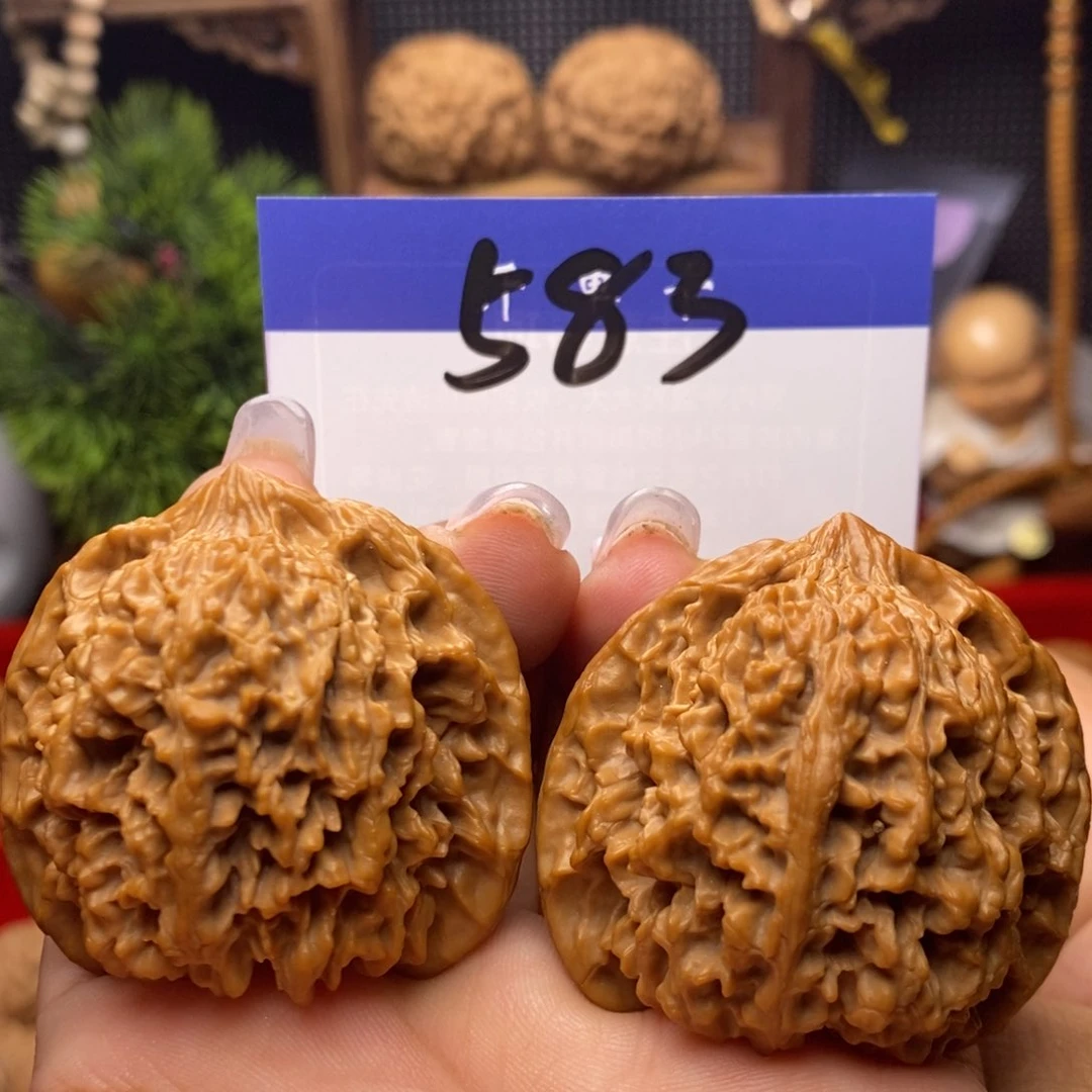 文玩核桃吊坠满天星。全品边44。肚42。丹