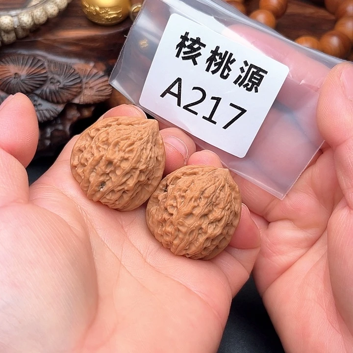 桃核把件核桃金牛