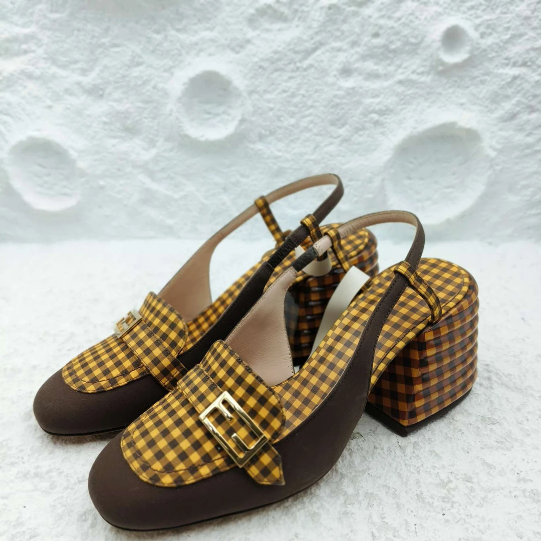 未使用 FENDI/芬迪 女士方跟凉鞋/37码